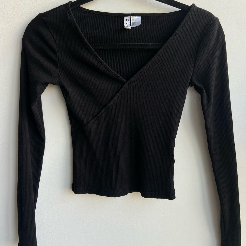 H&M long sleeve cropped black tee